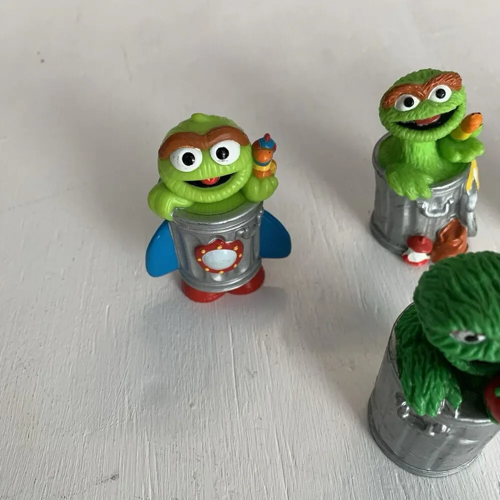 Lot Of Tyco Vintage Sesame Street Figures Oscar Christmas Stocking, Apppe Figure